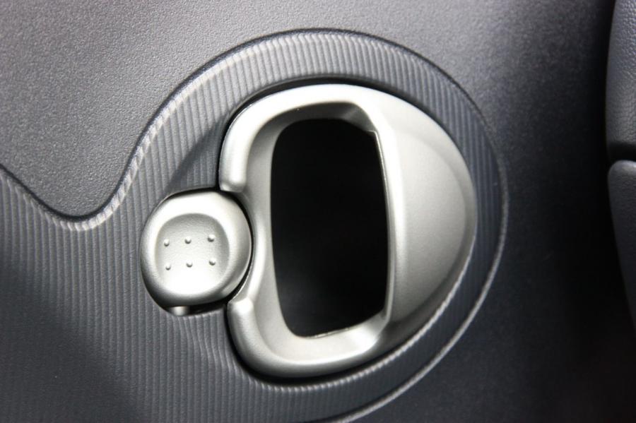  Mitsubishi i-MiEV (JDM) 2010 года  (фото 22 из 50)